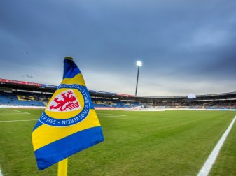Das Sportgericht des DFB bittet Braunschweig zur Kasse (Quelle: PIXATHLON/SID-IMAGES) Das Sportgericht des DFB bittet Braunschweig zur Kasse (Quelle: PIXATHLON/SID-IMAGES)