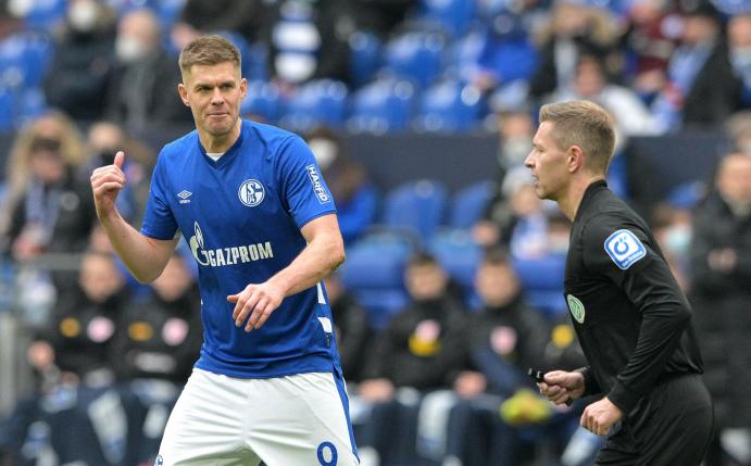 Der Stürmer des Fußball-Zweitligisten FC Schalke 04 möchte auch kommende Saison für die Knappen auflaufen.
