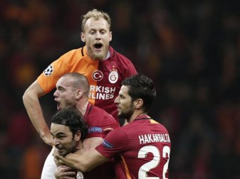 Galatasaray Istanbul gewann beim Ligakonkurrenten Akhisar Belediyespor mit 2:1. Foto: Sedat Suna
<br>dpa-infocom GmbH Galatasaray Istanbul gewann beim Ligakonkurrenten Akhisar Belediyespor mit 2:1. Foto: Sedat Suna
<br>dpa-infocom GmbH