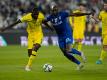 Chelseas Antonio Rüdiger (l) kämpft mit Moussa Marega von Al Hilal im Zweikampf um den Ball.