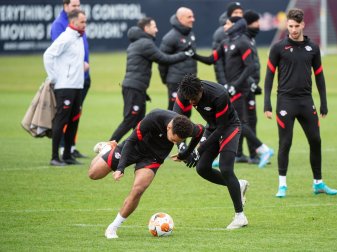 Das Abschlusstraining von RB Leipzig fand ohne Abwehrchef Willi Orban statt. Das Abschlusstraining von RB Leipzig fand ohne Abwehrchef Willi Orban statt.