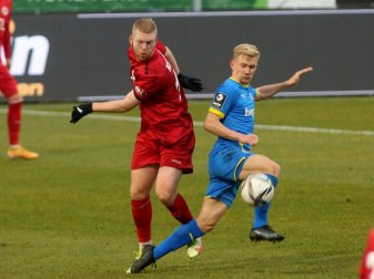 Bryan Henning (r.) und Braunschweig feiern 6:0-Erfolg Bryan Henning (r.) und Braunschweig feiern 6:0-Erfolg
