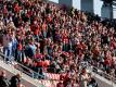 Die Fans von Ingolstadt feuern ihre Mannschaft an: Ab März dürfen die Stadionränge wieder bis zu 75 Prozent ausgelastet werden.