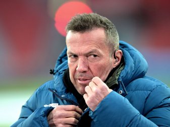 Der SKY-Experte Lothar Matthäus steht in einem verbalen Zwist mit Bayern Münchens Sportvorstand Hasan Salihamidzic. Der SKY-Experte Lothar Matthäus steht in einem verbalen Zwist mit Bayern Münchens Sportvorstand Hasan Salihamidzic.