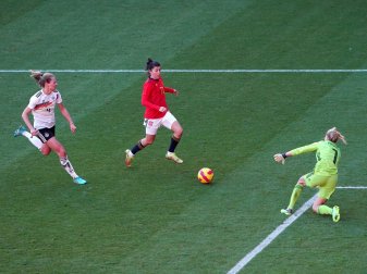 Zeigte gegen Spanien eine starke Leistung: DFB-Torhüterin Merle Frohms (r). Zeigte gegen Spanien eine starke Leistung: DFB-Torhüterin Merle Frohms (r).