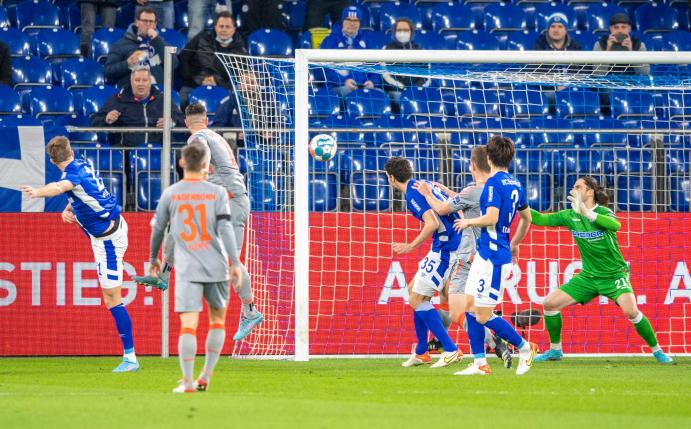 Der Schalker Marius Bülter erzielte das 1:0.