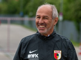 Vertritt gegen den FC Freiburg Augsburgs Trainer Weinzierl: Co-Trainer Reiner Maurer. Vertritt gegen den FC Freiburg Augsburgs Trainer Weinzierl: Co-Trainer Reiner Maurer.