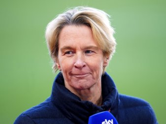 Bundestrainerin Martina Voss-Tecklenburg freut sich auf den Vergleich mit Olympiasieger Kanada. Bundestrainerin Martina Voss-Tecklenburg freut sich auf den Vergleich mit Olympiasieger Kanada.