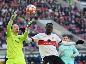 Stuttgarts Silas Katompa Mvumpa (M) beim Spiel gegen den VfL Bochum in Aktion. Stuttgarts Silas Katompa Mvumpa (M) beim Spiel gegen den VfL Bochum in Aktion.