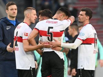 Nach der Niederlage gegen den VfL Bochum brauchten die Stuttgarter Spieler Zuspruch. Nach der Niederlage gegen den VfL Bochum brauchten die Stuttgarter Spieler Zuspruch.