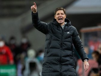 Frankfurts Trainer Oliver Glasner war mit der Leistung seiner Mannschaft in Köln nicht zufrieden. Frankfurts Trainer Oliver Glasner war mit der Leistung seiner Mannschaft in Köln nicht zufrieden.