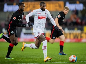 Kölns Anthony Modeste schießt das Tor zum Sieg gegen Eintracht Frankfurt. Kölns Anthony Modeste schießt das Tor zum Sieg gegen Eintracht Frankfurt.