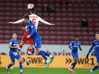 Leverkusens Patrik Schick (l) erlitt beim Spiel gegen den FSV Mainz 05 einen Muskelfaserriss. Leverkusens Patrik Schick (l) erlitt beim Spiel gegen den FSV Mainz 05 einen Muskelfaserriss.