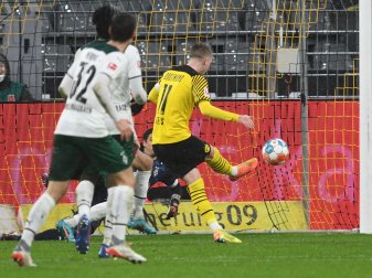 BVB-Kapitän Marco Reus (r) traf zum 1:0. BVB-Kapitän Marco Reus (r) traf zum 1:0.