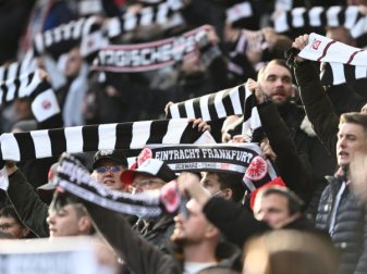 Eintracht Frankfurt führt zweite Mannschaft ein – U23 2014 eingestellt Eintracht Frankfurt führt zweite Mannschaft ein – U23 2014 eingestellt