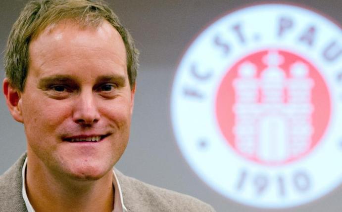 Oke Göttlich, Präsident des FC St. Pauli, kritisiert die mögliche Reform zur Neuverteilung der TV-Gelder. Foto: Daniel Bockwoldt(Daniel Bockwoldt)