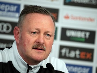 Gladbach-Sportchef Roland Virkus stärkt Trainer Adi Hütter den Rücken. Gladbach-Sportchef Roland Virkus stärkt Trainer Adi Hütter den Rücken.