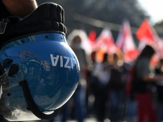 Verletzte Polizisten nach Serie-A-Spiel Verletzte Polizisten nach Serie-A-Spiel