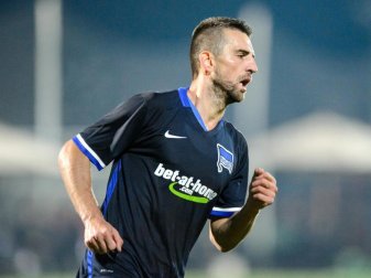 «Neu-Berliner» Vedad Ibisevic steht im Spiel von Hertha beim VfB Stuttgart im Mittelpunkt des Interesses. Foto: Thomas Eisenhuth(Thomas Eisenhuth) «Neu-Berliner» Vedad Ibisevic steht im Spiel von Hertha beim VfB Stuttgart im Mittelpunkt des Interesses. Foto: Thomas Eisenhuth(Thomas Eisenhuth)