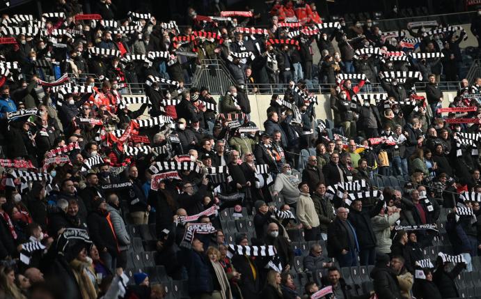 Eintracht Frankfurt kann mit 25.000 Fans planen.