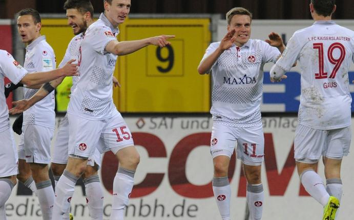 Der 1. FC Kaiserslautern schlägt den SC Paderborn klar(FIRO/SID-IMAGES)