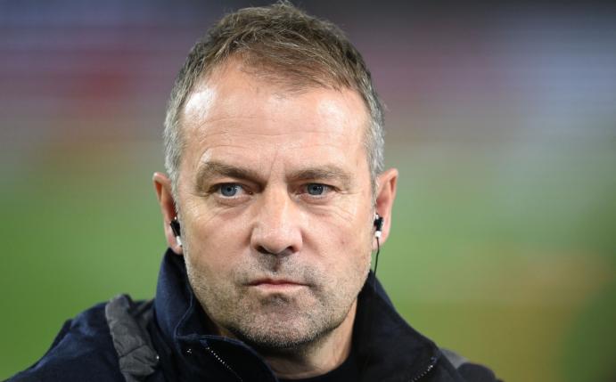 Sieht die kleine Schwächephase seines Ex-Clubs FC Bayern München nicht so dramatisch: Hansi Flick.