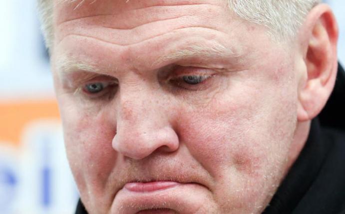 Auch nach neun Spielen ohne Sieg will Paderborns Trainer Stefan Effenberg nicht aufgeben. Foto: Friso Gentsch