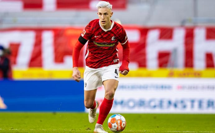 Nico Schlotterbeck hat beim SC Freiburg noch einen Vertrag bis zum Sommer 2023.