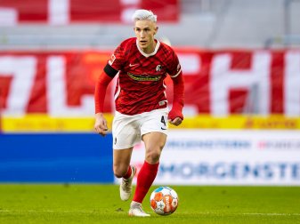 Nico Schlotterbeck hat beim SC Freiburg noch einen Vertrag bis zum Sommer 2023. Nico Schlotterbeck hat beim SC Freiburg noch einen Vertrag bis zum Sommer 2023.