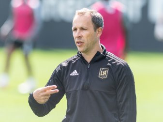 Der Cheftrainer des Los Angeles Football Clubs: Steven Cherundolo. Der Cheftrainer des Los Angeles Football Clubs: Steven Cherundolo.