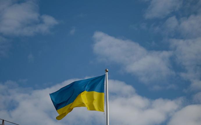 Der Ukrainische Fußball-Verband hat den Spielbetrieb der Premier Liga ausgesetzt.