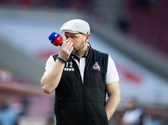 Kölns Trainer Steffen Baumgart hat mit Entsetzen auf den russischen Einmarsch in der Ukraine reagiert. Kölns Trainer Steffen Baumgart hat mit Entsetzen auf den russischen Einmarsch in der Ukraine reagiert.