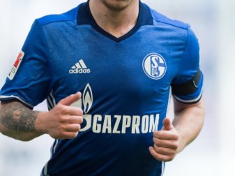 Der FC Schalke 04 wird nicht mehr mit dem Schriftzug des Hauptsponsors Gazprom auflaufen. Der FC Schalke 04 wird nicht mehr mit dem Schriftzug des Hauptsponsors Gazprom auflaufen.