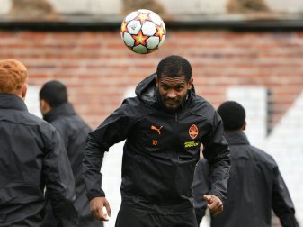 Marlon spielt in der Ukraine bei Donezk Marlon spielt in der Ukraine bei Donezk