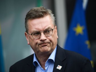 Der ehemalige DFB-Präsident Reinhard Grindel wünscht sich eine Perspektive für eine erneute Bewerbung Russlands in der Zukunft. Der ehemalige DFB-Präsident Reinhard Grindel wünscht sich eine Perspektive für eine erneute Bewerbung Russlands in der Zukunft.