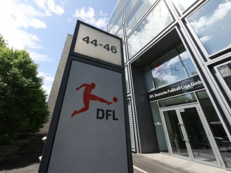 Die DFL empfiehlt den Mannschaften eine Gedenkminute Die DFL empfiehlt den Mannschaften eine Gedenkminute