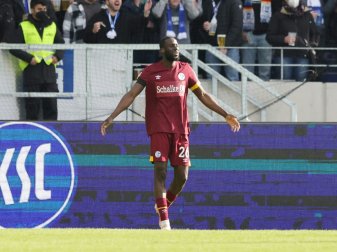 S04 verpasst in Karlsruhe die Aufstiegsränge. S04 verpasst in Karlsruhe die Aufstiegsränge.