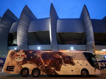 Der Mannschaftsbus von RB Leipzig hatte einen kleinen Unfall. Der Mannschaftsbus von RB Leipzig hatte einen kleinen Unfall.