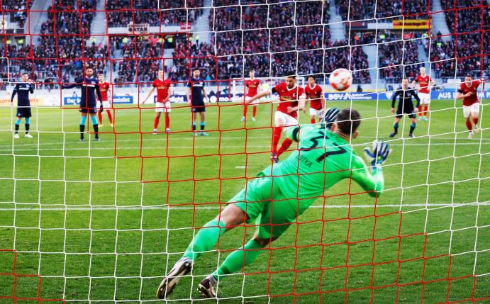 Hertha-Keeper Marcel Lotka machte gegen den SC Freiburg ein starkes Spiel.
