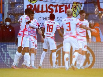 Leipzigs Christopher Nkunku (M) erzielte das entscheidende Tor in Bochum. Leipzigs Christopher Nkunku (M) erzielte das entscheidende Tor in Bochum.