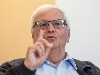 Ex-DFB-Chef Theo Zwanziger hatte sich gegen die WM-Vergabe an Katar ausgesprochen. Ex-DFB-Chef Theo Zwanziger hatte sich gegen die WM-Vergabe an Katar ausgesprochen.