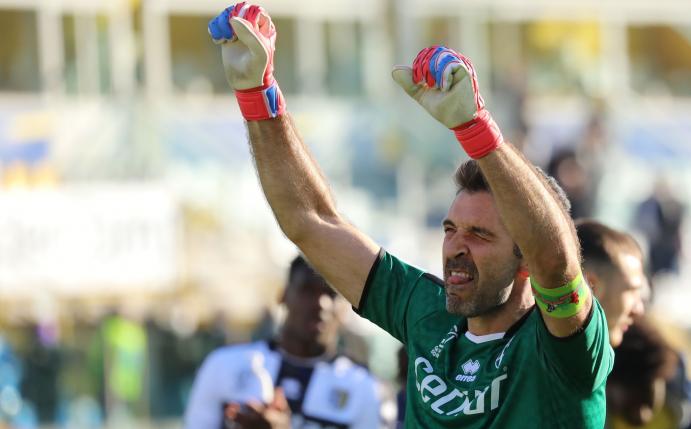 Torhüter-Legende Gianluigi Buffon spielt immer noch Fußball.