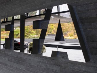 Der Fußball-Weltverband FIFA suspendiert Russland von seinen Wettbewerben. Der Fußball-Weltverband FIFA suspendiert Russland von seinen Wettbewerben.
