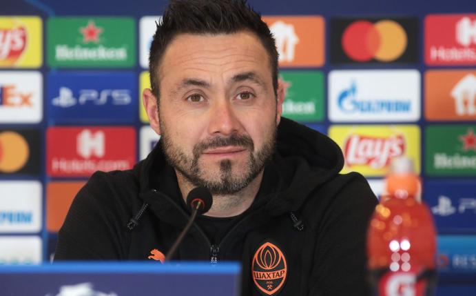Roberto De Zerbi ist Trainer von Schachtjor Donezk.