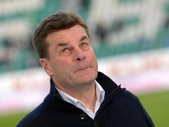 Richtig zufrieden war Wolfsburgs Coach Dieter Hecking nach dem Sieg nicht. Foto: Peter Steffen(Peter Steffen) Richtig zufrieden war Wolfsburgs Coach Dieter Hecking nach dem Sieg nicht. Foto: Peter Steffen(Peter Steffen)
