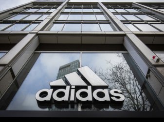 Adidas stattet russischen Fußball-Verband nicht mehr aus Adidas stattet russischen Fußball-Verband nicht mehr aus