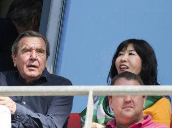 BVB prüft Ehrenmitgliedschaft von Gerhard Schröder BVB prüft Ehrenmitgliedschaft von Gerhard Schröder