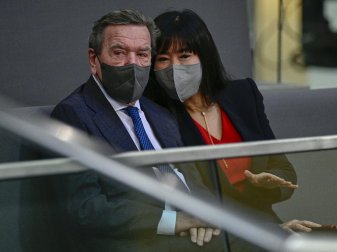 DFB stellt Altkanzler Schröder Ultimatum DFB stellt Altkanzler Schröder Ultimatum