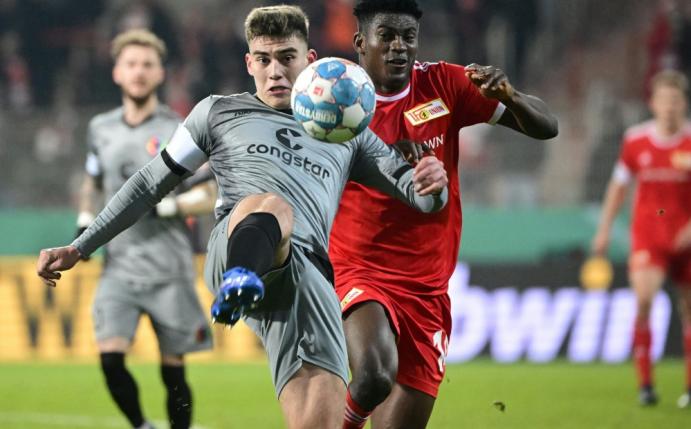 Union Berlin schlägt St. Pauli und steht im Halbfinale