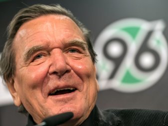 Ist Fan von Zweitligist Hannover 96: Gerhard Schröder. Ist Fan von Zweitligist Hannover 96: Gerhard Schröder.